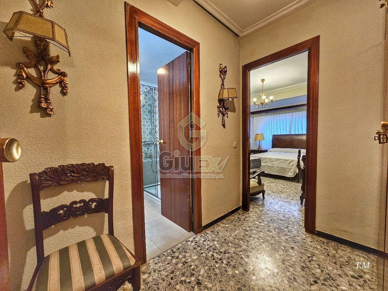 179206171763000174044_179206121533 Gran piso muy céntrico, con garaje.