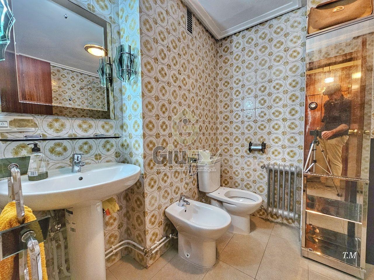 179206171873500174044_179206121454 Gran piso muy céntrico, con garaje.