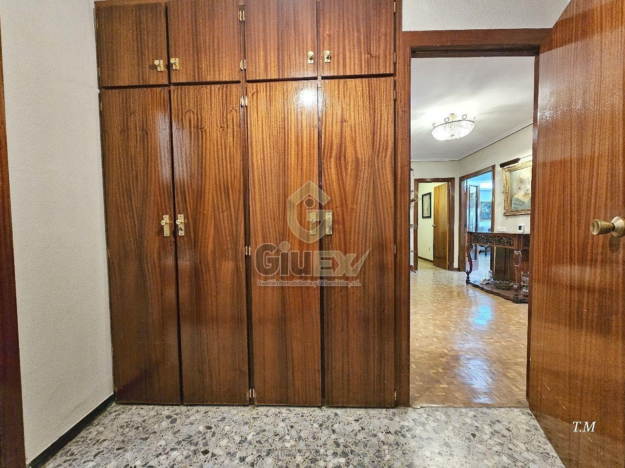 179206171937900174044_179206121250 Gran piso muy céntrico, con garaje.