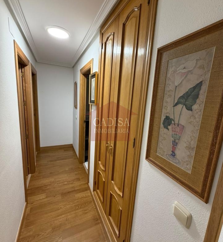 PISO EN ALQUILER EN MARISTAS. CAMPUS. REF 10661