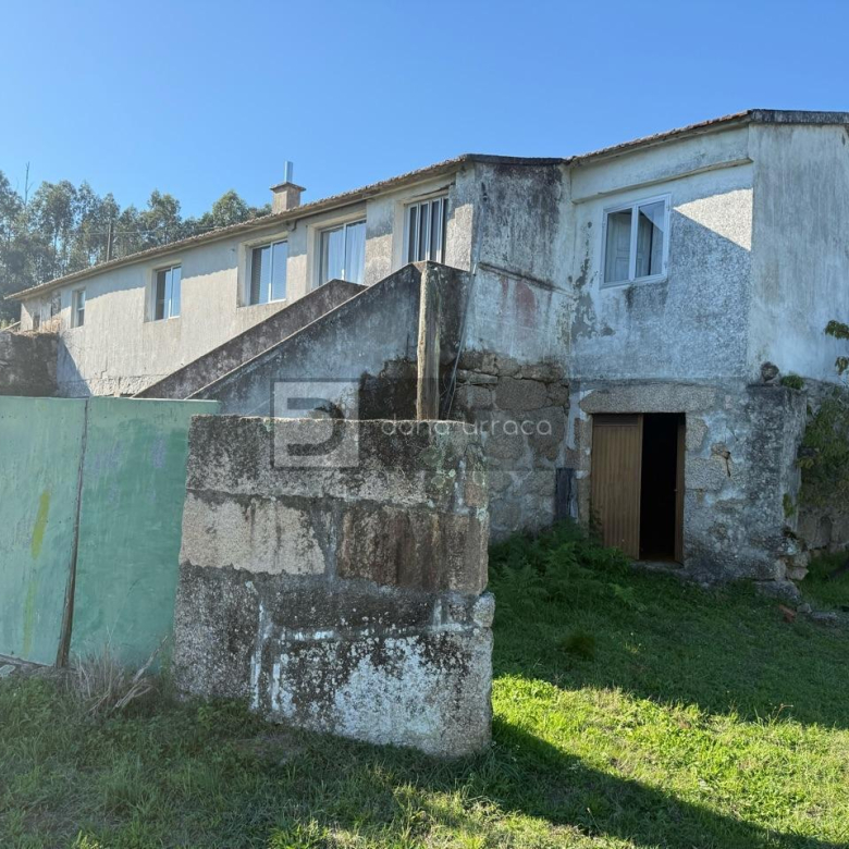 CASA CON TERRENO SEGREGABLE, VISTAS IMPRESIONANTES Y CERCA DEL CENTRO DE SALCEDA DE CASELAS
