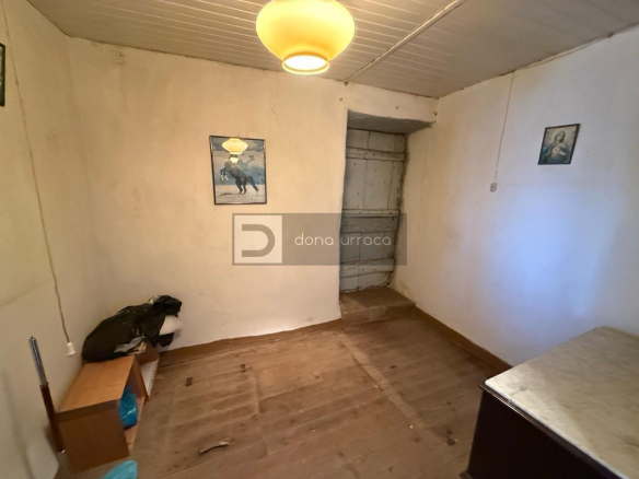 CASA CON TERRENO SEGREGABLE, VISTAS IMPRESIONANTES Y CERCA DEL CENTRO DE SALCEDA DE CASELAS