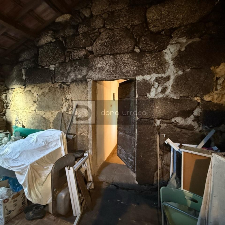CASA CON TERRENO SEGREGABLE, VISTAS IMPRESIONANTES Y CERCA DEL CENTRO DE SALCEDA DE CASELAS