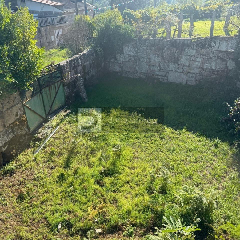 CASA CON TERRENO SEGREGABLE, VISTAS IMPRESIONANTES Y CERCA DEL CENTRO DE SALCEDA DE CASELAS