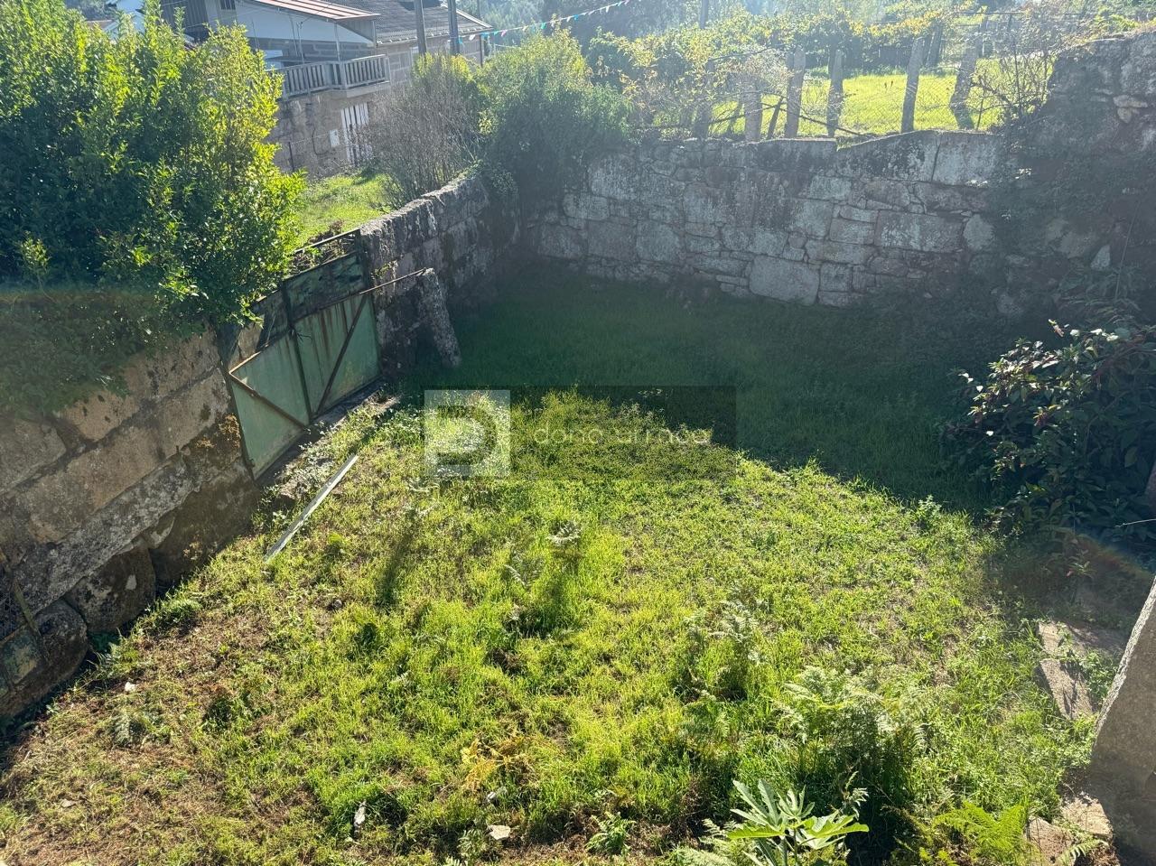 CASA CON TERRENO SEGREGABLE, VISTAS IMPRESIONANTES Y CERCA DEL CENTRO DE SALCEDA DE CASELAS