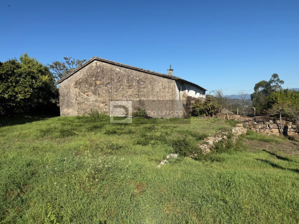 CASA CON TERRENO SEGREGABLE, VISTAS IMPRESIONANTES Y CERCA DEL CENTRO DE SALCEDA DE CASELAS