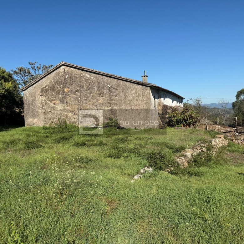 CASA CON TERRENO SEGREGABLE, VISTAS IMPRESIONANTES Y CERCA DEL CENTRO DE SALCEDA DE CASELAS