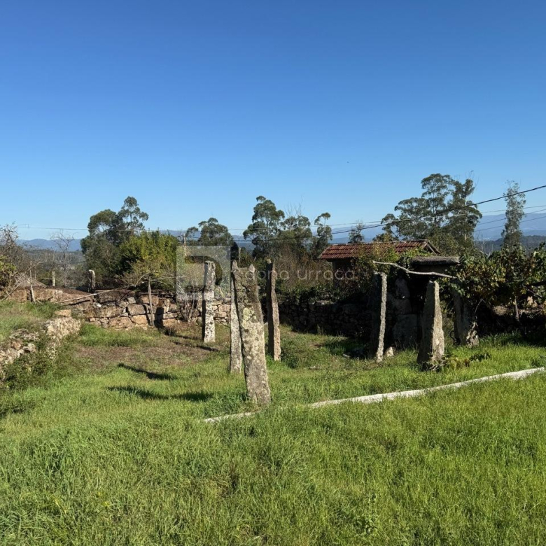 CASA CON TERRENO SEGREGABLE, VISTAS IMPRESIONANTES Y CERCA DEL CENTRO DE SALCEDA DE CASELAS