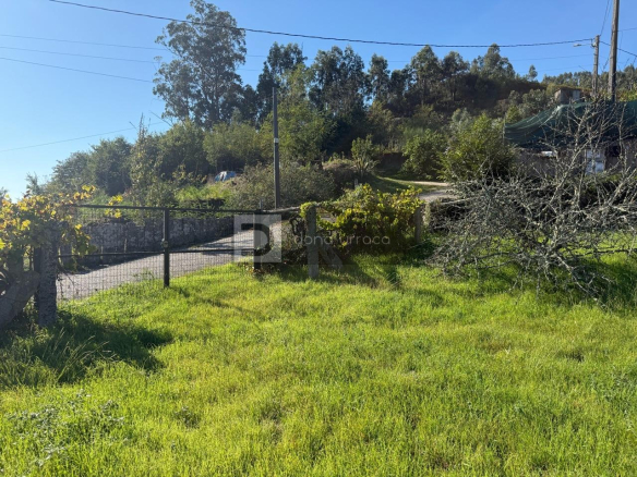 CASA CON TERRENO SEGREGABLE, VISTAS IMPRESIONANTES Y CERCA DEL CENTRO DE SALCEDA DE CASELAS