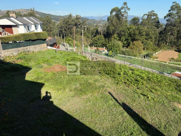 CASA CON TERRENO SEGREGABLE, VISTAS IMPRESIONANTES Y CERCA DEL CENTRO DE SALCEDA DE CASELAS
