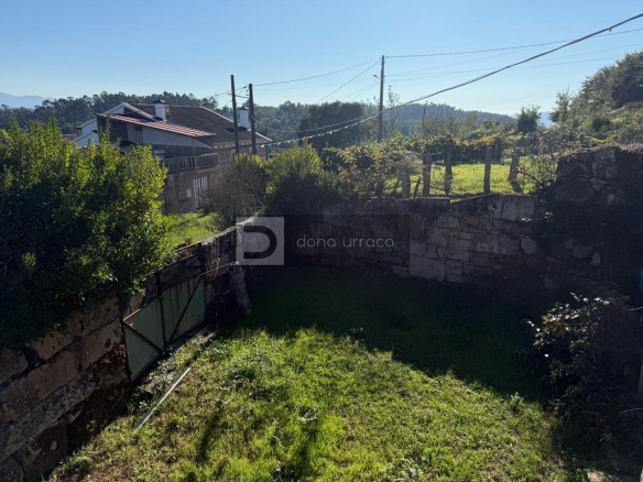 CASA CON TERRENO SEGREGABLE, VISTAS IMPRESIONANTES Y CERCA DEL CENTRO DE SALCEDA DE CASELAS