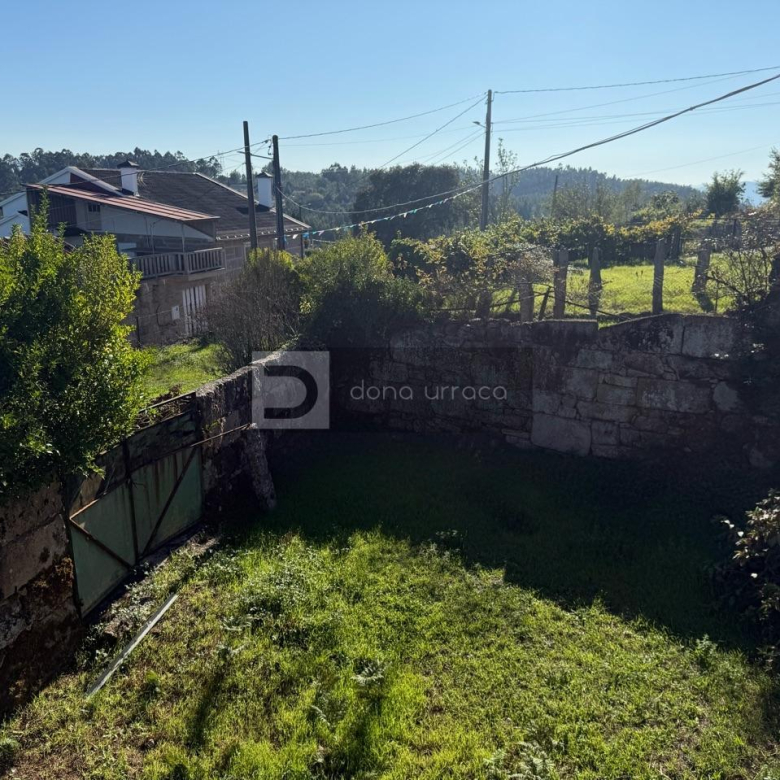 CASA CON TERRENO SEGREGABLE, VISTAS IMPRESIONANTES Y CERCA DEL CENTRO DE SALCEDA DE CASELAS