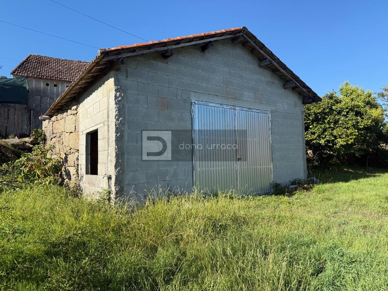 CASA CON TERRENO SEGREGABLE, VISTAS IMPRESIONANTES Y CERCA DEL CENTRO DE SALCEDA DE CASELAS