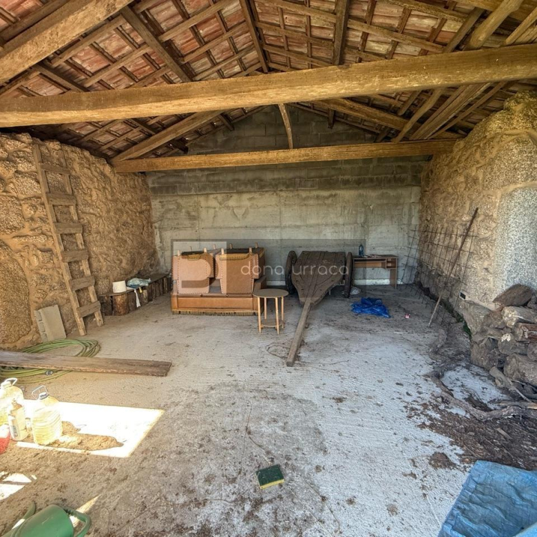 CASA CON TERRENO SEGREGABLE, VISTAS IMPRESIONANTES Y CERCA DEL CENTRO DE SALCEDA DE CASELAS