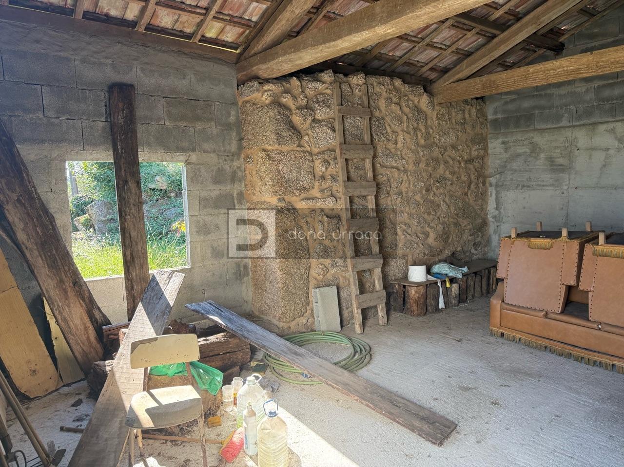 CASA CON TERRENO SEGREGABLE, VISTAS IMPRESIONANTES Y CERCA DEL CENTRO DE SALCEDA DE CASELAS
