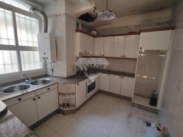 CASA EN BETANZOS CON BODEGA