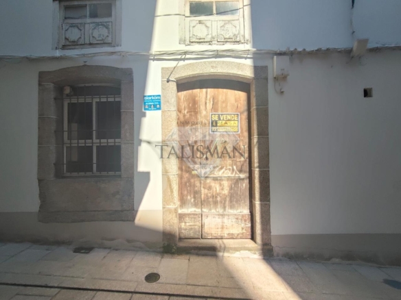 CASA EN BETANZOS CON BODEGA