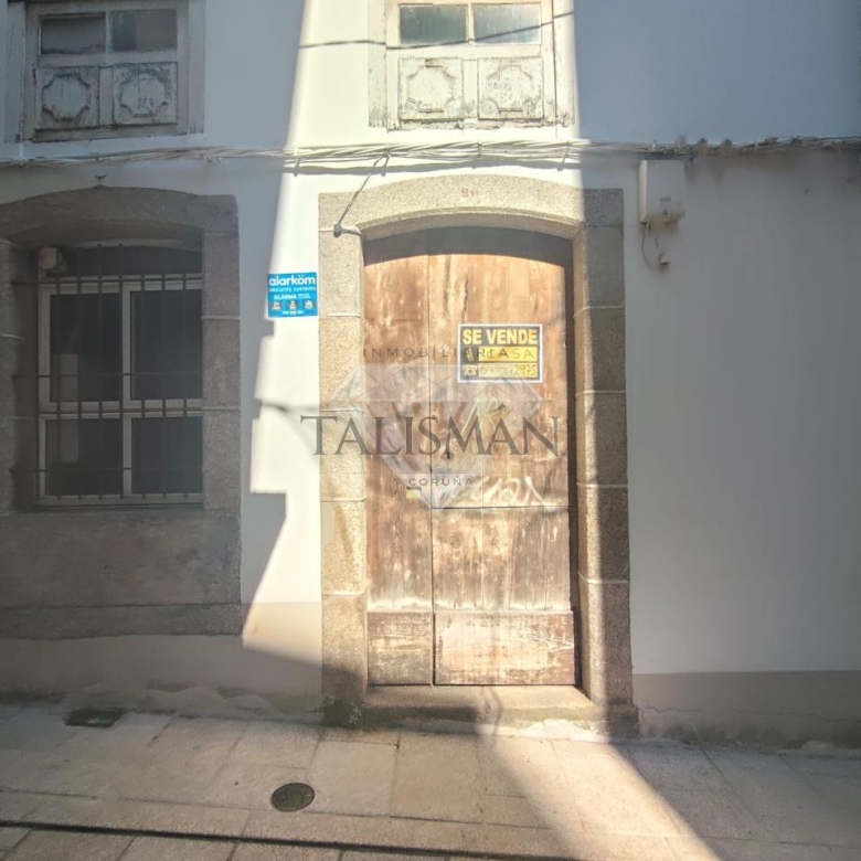 CASA EN BETANZOS CON BODEGA