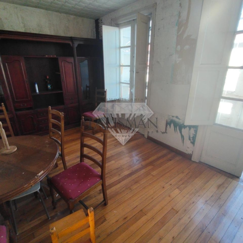 CASA EN BETANZOS CON BODEGA