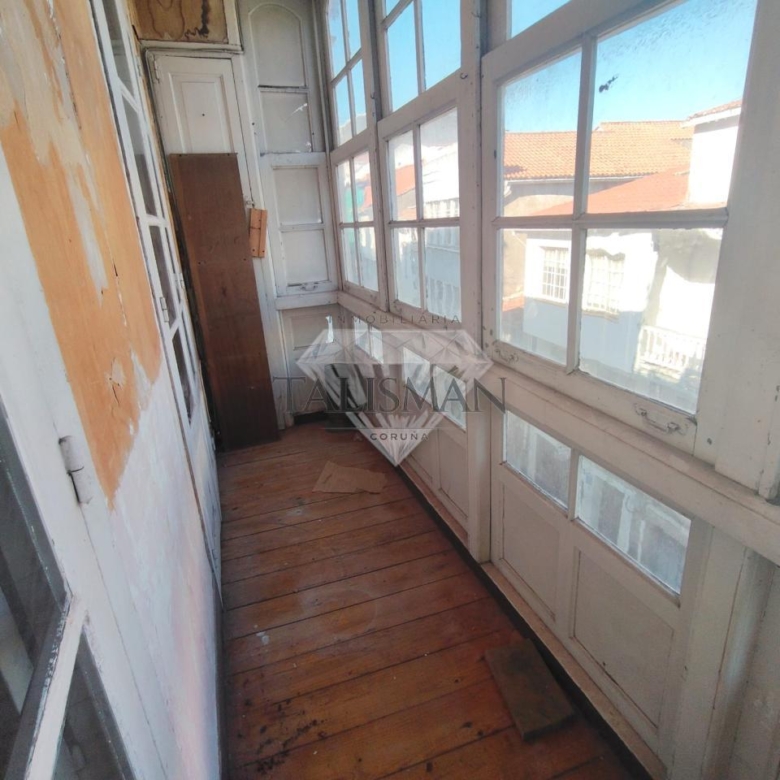 CASA EN BETANZOS CON BODEGA