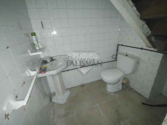 CASA EN BETANZOS CON BODEGA