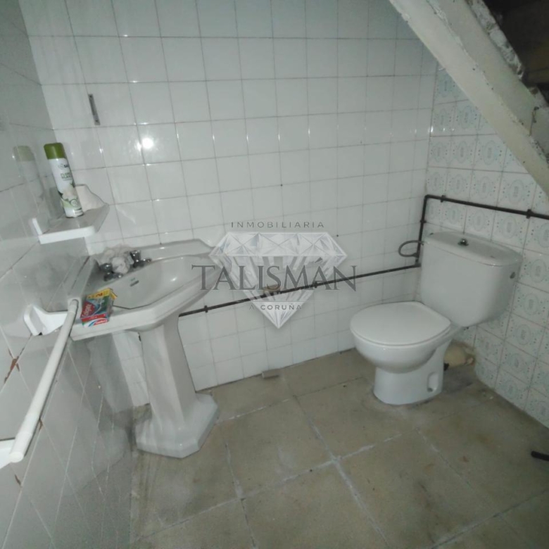 CASA EN BETANZOS CON BODEGA
