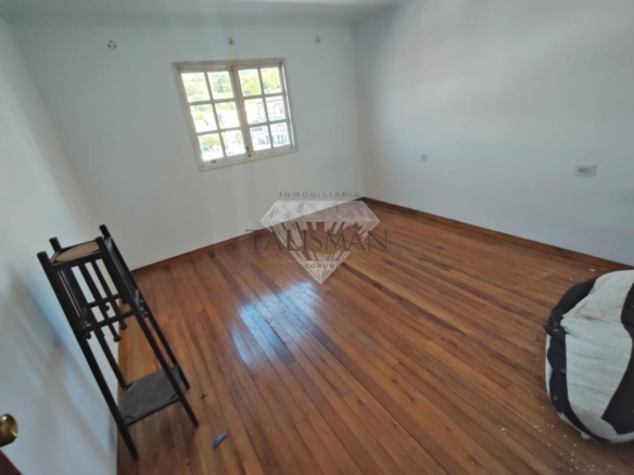 CASA EN BETANZOS CON BODEGA