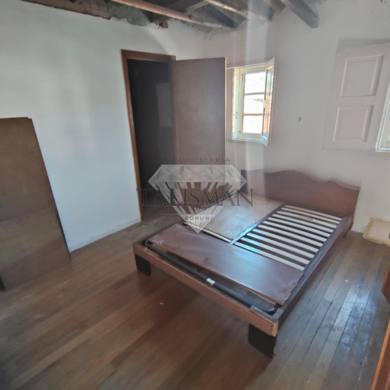 CASA EN BETANZOS CON BODEGA