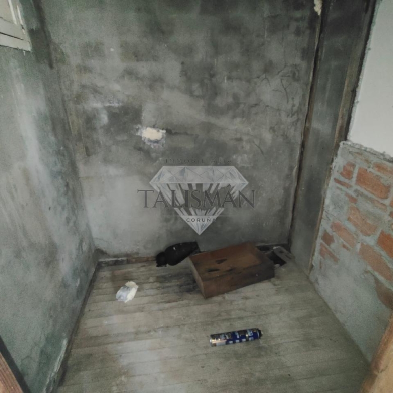 CASA EN BETANZOS CON BODEGA