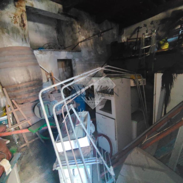 CASA EN BETANZOS CON BODEGA