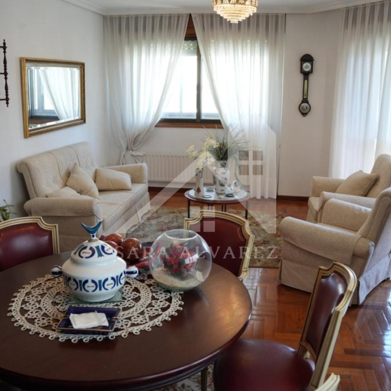 SE VENDE PISO TOTALMENTE EXTERIOR Y LUMINOSO DE 4 HABITACIONES PRÓXIMO A LA PLAZA ELIPTICA EN LA CIUDAD DE VIGO