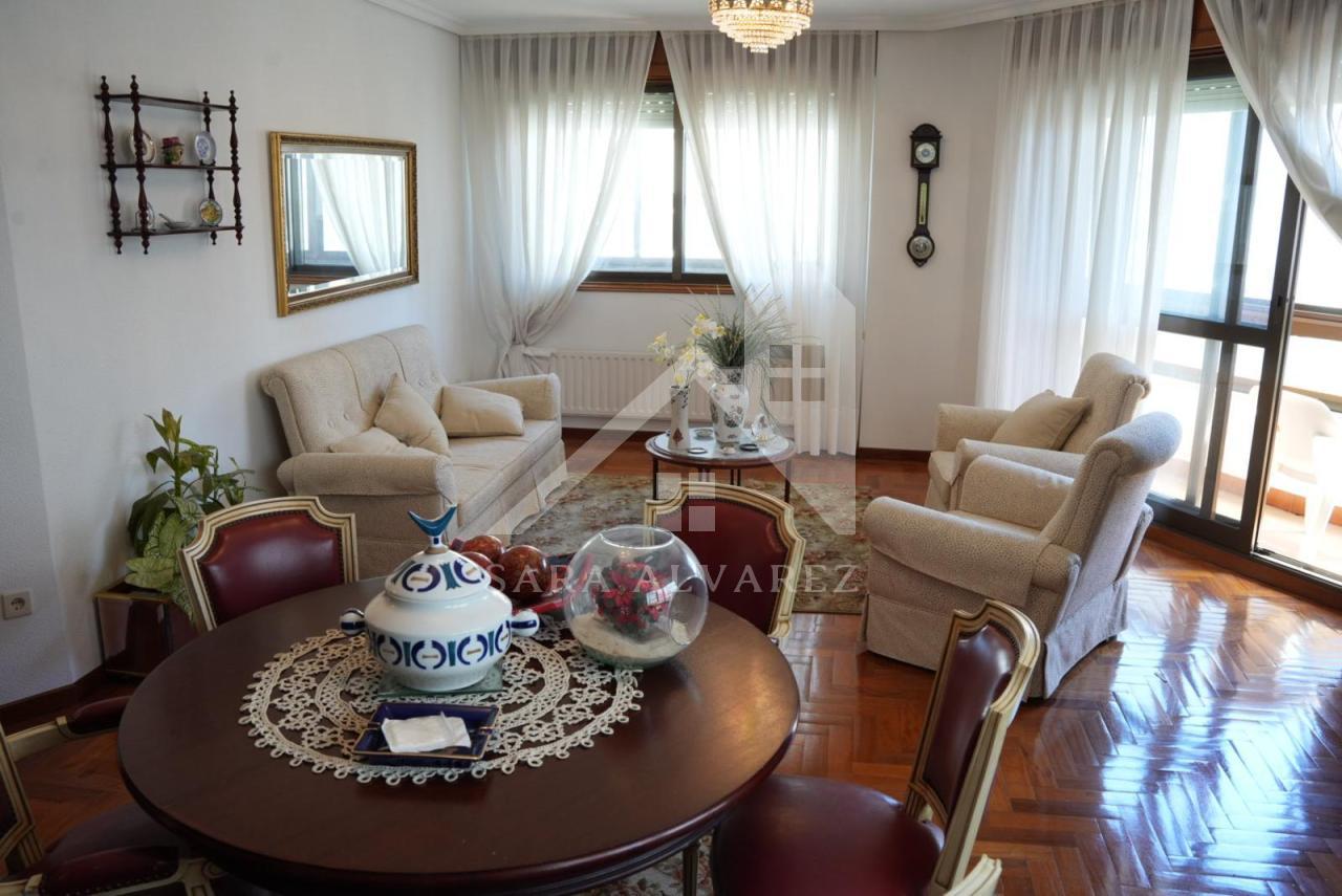 SE VENDE PISO TOTALMENTE EXTERIOR Y LUMINOSO DE 4 HABITACIONES PRÓXIMO A LA PLAZA ELIPTICA EN LA CIUDAD DE VIGO