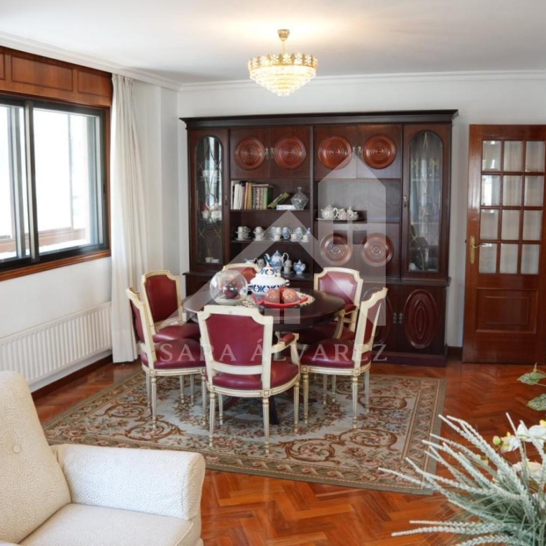 SE VENDE PISO TOTALMENTE EXTERIOR Y LUMINOSO DE 4 HABITACIONES PRÓXIMO A LA PLAZA ELIPTICA EN LA CIUDAD DE VIGO
