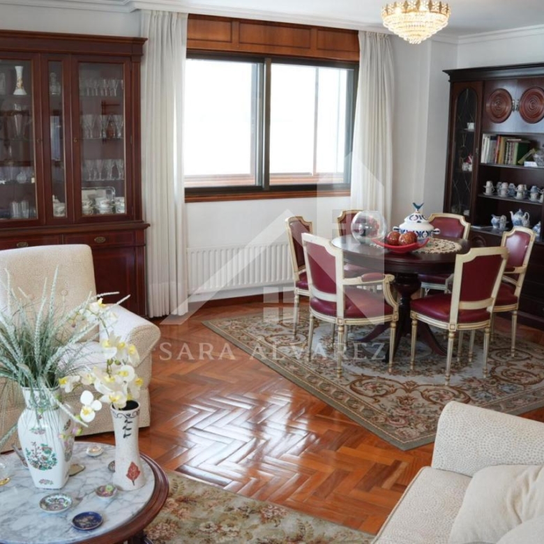 SE VENDE PISO TOTALMENTE EXTERIOR Y LUMINOSO DE 4 HABITACIONES PRÓXIMO A LA PLAZA ELIPTICA EN LA CIUDAD DE VIGO