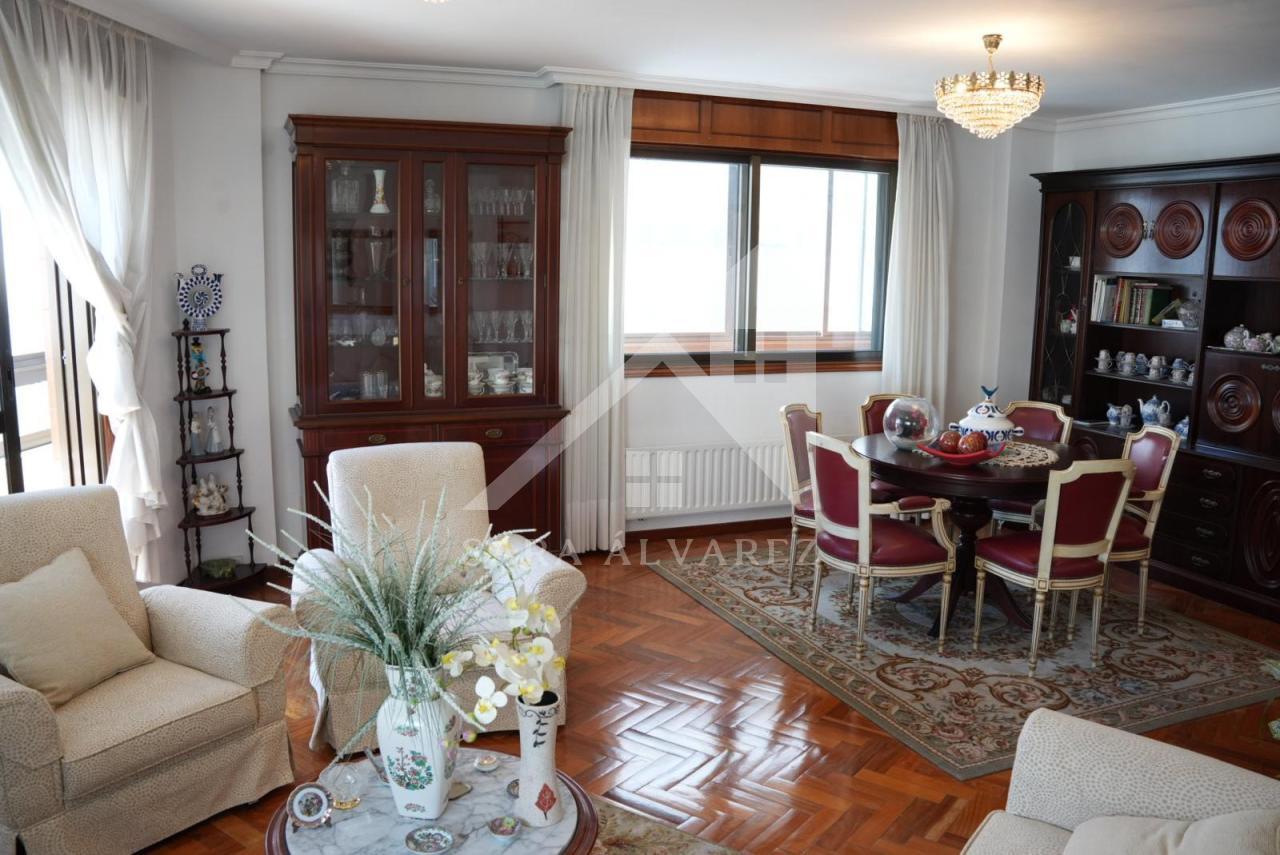 SE VENDE PISO TOTALMENTE EXTERIOR Y LUMINOSO DE 4 HABITACIONES PRÓXIMO A LA PLAZA ELIPTICA EN LA CIUDAD DE VIGO