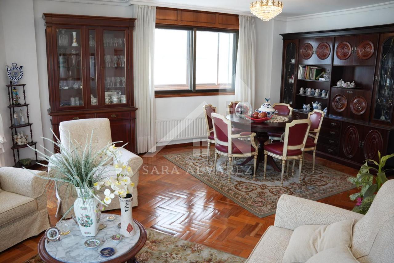 SE VENDE PISO TOTALMENTE EXTERIOR Y LUMINOSO DE 4 HABITACIONES PRÓXIMO A LA PLAZA ELIPTICA EN LA CIUDAD DE VIGO