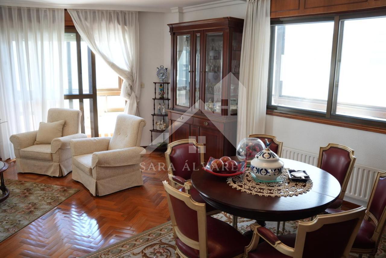 SE VENDE PISO TOTALMENTE EXTERIOR Y LUMINOSO DE 4 HABITACIONES PRÓXIMO A LA PLAZA ELIPTICA EN LA CIUDAD DE VIGO