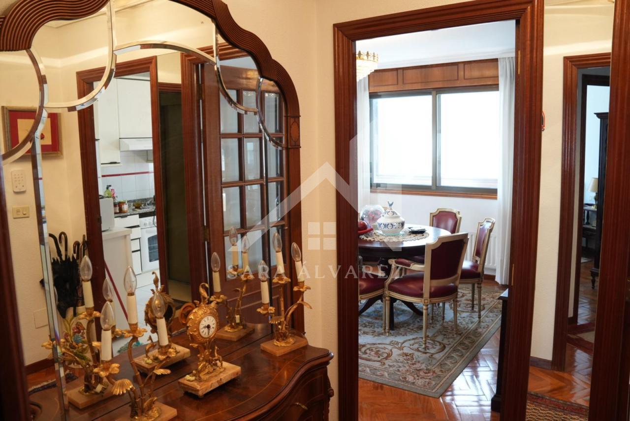 SE VENDE PISO TOTALMENTE EXTERIOR Y LUMINOSO DE 4 HABITACIONES PRÓXIMO A LA PLAZA ELIPTICA EN LA CIUDAD DE VIGO
