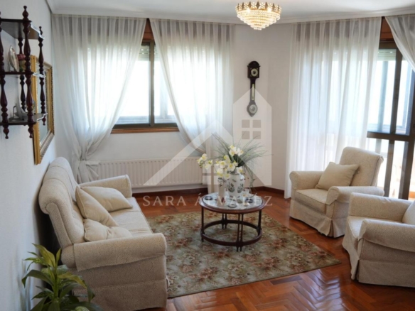 SE VENDE PISO TOTALMENTE EXTERIOR Y LUMINOSO DE 4 HABITACIONES PRÓXIMO A LA PLAZA ELIPTICA EN LA CIUDAD DE VIGO