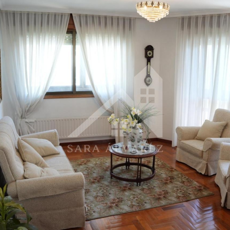 SE VENDE PISO TOTALMENTE EXTERIOR Y LUMINOSO DE 4 HABITACIONES PRÓXIMO A LA PLAZA ELIPTICA EN LA CIUDAD DE VIGO