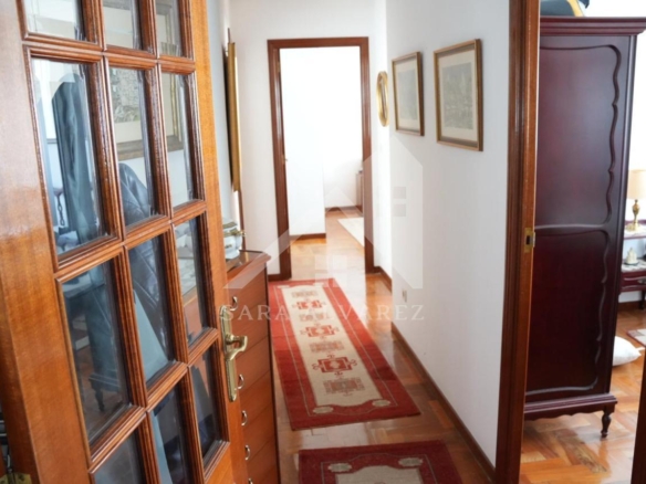 SE VENDE PISO TOTALMENTE EXTERIOR Y LUMINOSO DE 4 HABITACIONES PRÓXIMO A LA PLAZA ELIPTICA EN LA CIUDAD DE VIGO
