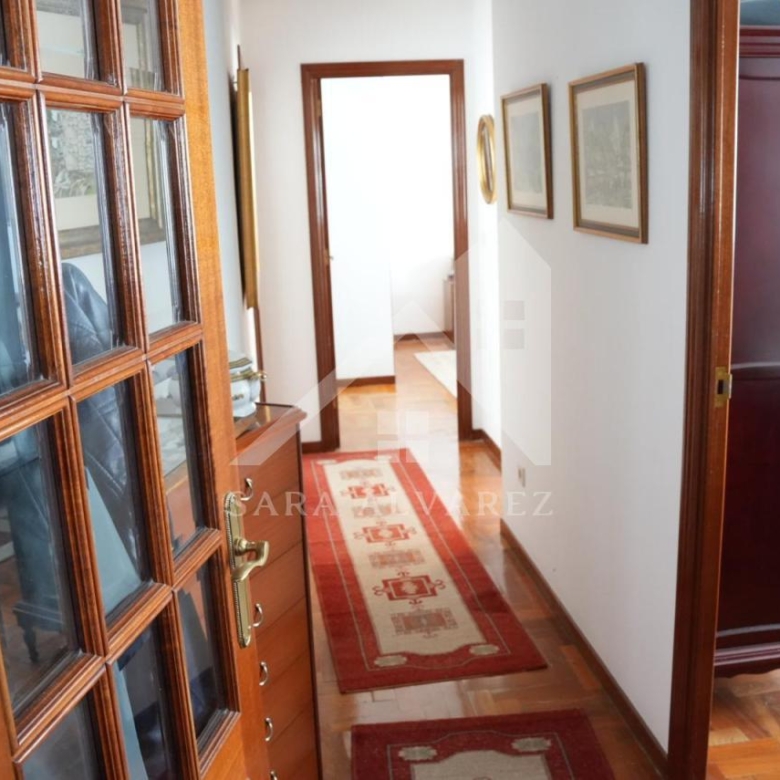 SE VENDE PISO TOTALMENTE EXTERIOR Y LUMINOSO DE 4 HABITACIONES PRÓXIMO A LA PLAZA ELIPTICA EN LA CIUDAD DE VIGO