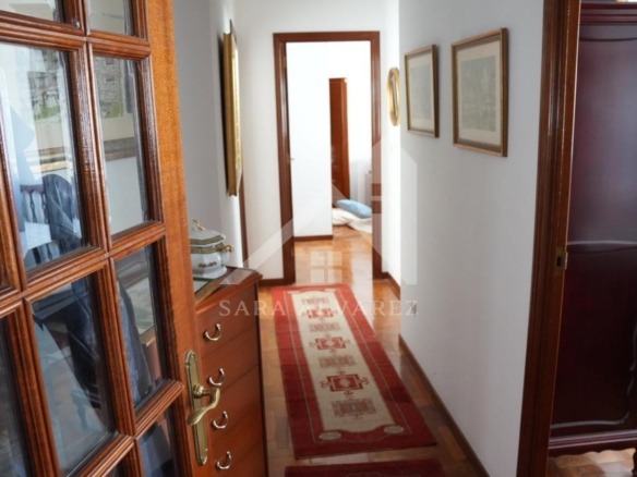 SE VENDE PISO TOTALMENTE EXTERIOR Y LUMINOSO DE 4 HABITACIONES PRÓXIMO A LA PLAZA ELIPTICA EN LA CIUDAD DE VIGO