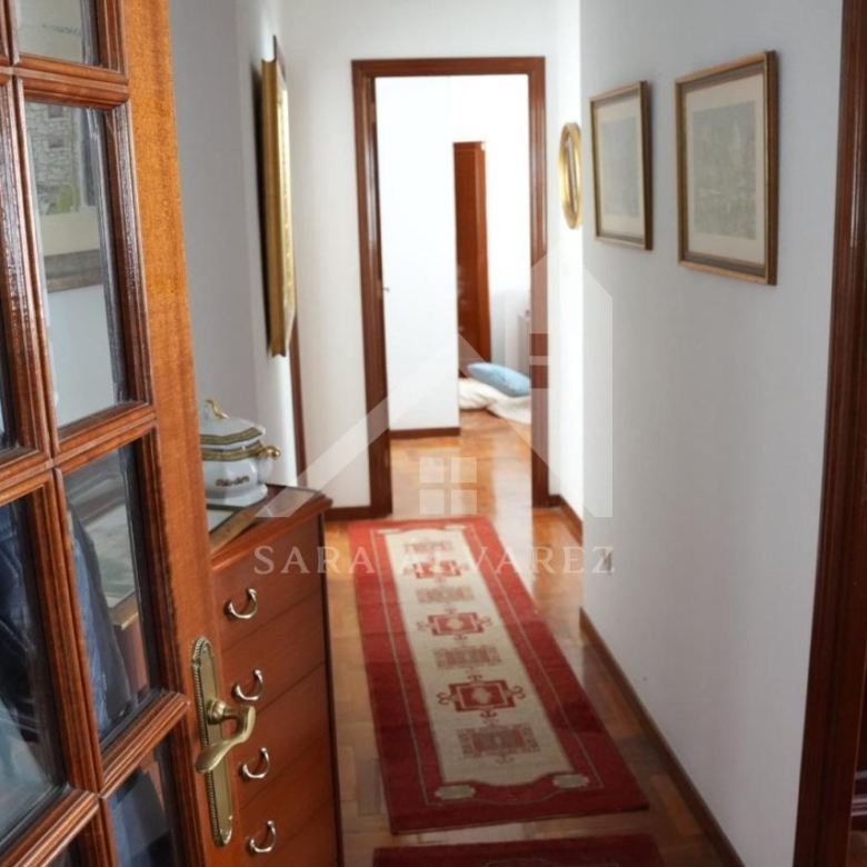 SE VENDE PISO TOTALMENTE EXTERIOR Y LUMINOSO DE 4 HABITACIONES PRÓXIMO A LA PLAZA ELIPTICA EN LA CIUDAD DE VIGO