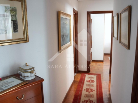 SE VENDE PISO TOTALMENTE EXTERIOR Y LUMINOSO DE 4 HABITACIONES PRÓXIMO A LA PLAZA ELIPTICA EN LA CIUDAD DE VIGO