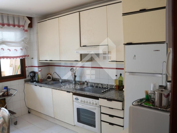 SE VENDE PISO TOTALMENTE EXTERIOR Y LUMINOSO DE 4 HABITACIONES PRÓXIMO A LA PLAZA ELIPTICA EN LA CIUDAD DE VIGO