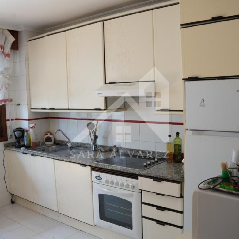 SE VENDE PISO TOTALMENTE EXTERIOR Y LUMINOSO DE 4 HABITACIONES PRÓXIMO A LA PLAZA ELIPTICA EN LA CIUDAD DE VIGO