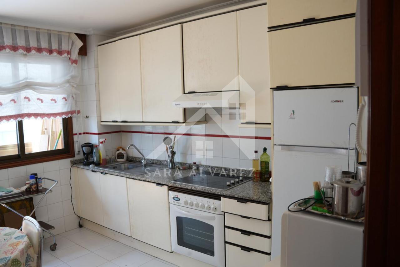 SE VENDE PISO TOTALMENTE EXTERIOR Y LUMINOSO DE 4 HABITACIONES PRÓXIMO A LA PLAZA ELIPTICA EN LA CIUDAD DE VIGO