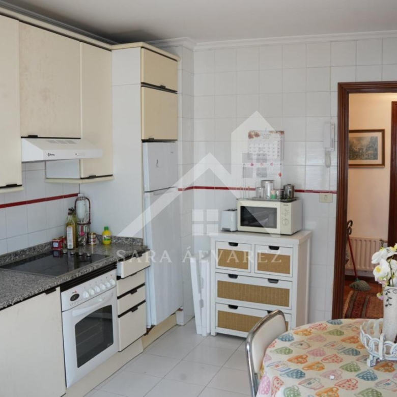 SE VENDE PISO TOTALMENTE EXTERIOR Y LUMINOSO DE 4 HABITACIONES PRÓXIMO A LA PLAZA ELIPTICA EN LA CIUDAD DE VIGO