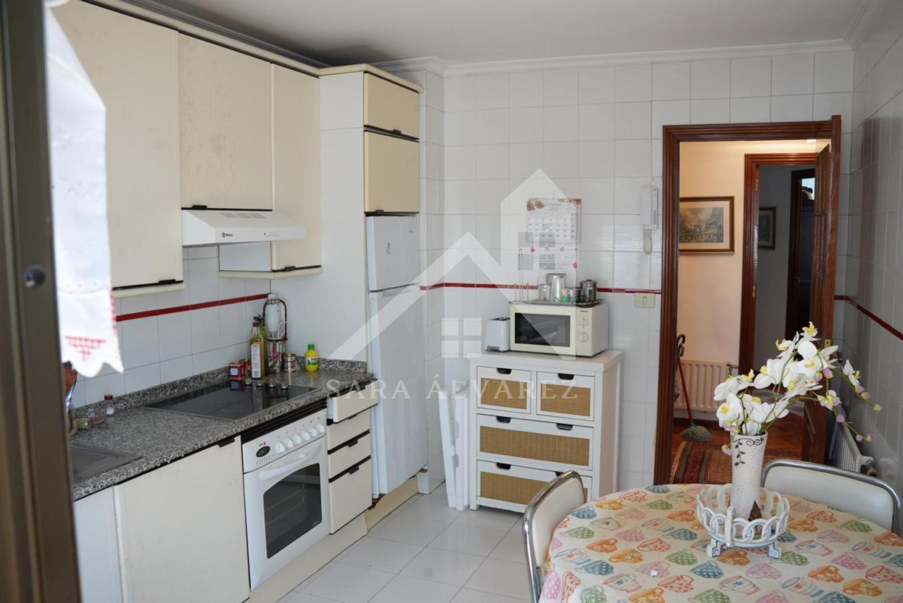 SE VENDE PISO TOTALMENTE EXTERIOR Y LUMINOSO DE 4 HABITACIONES PRÓXIMO A LA PLAZA ELIPTICA EN LA CIUDAD DE VIGO